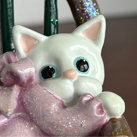 White Kitten Curled in Chair Donna Little Kitt'in Littles Enesco Figurine 1998 - Picture 8 of 9